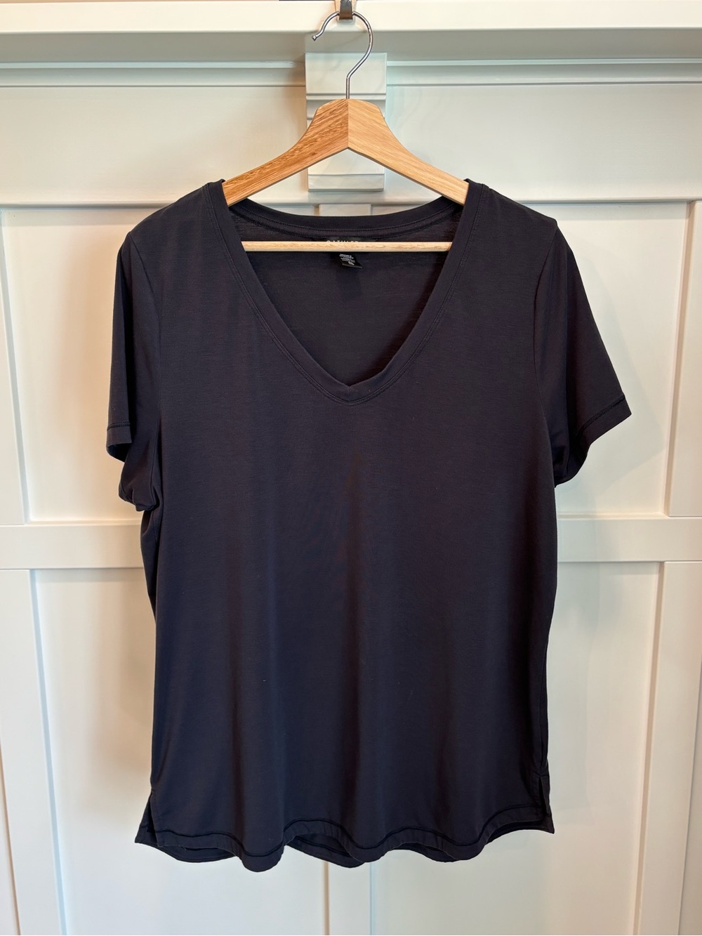 Athleta V-Neck Women's Tee Navy - Size XL